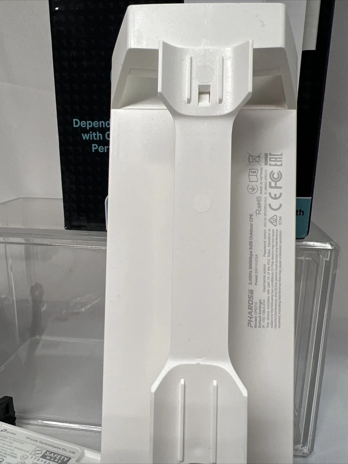 TP-Link CPE210 2.4GHz 300Mbps High Power Wireless Outdoor Access Point / CPE