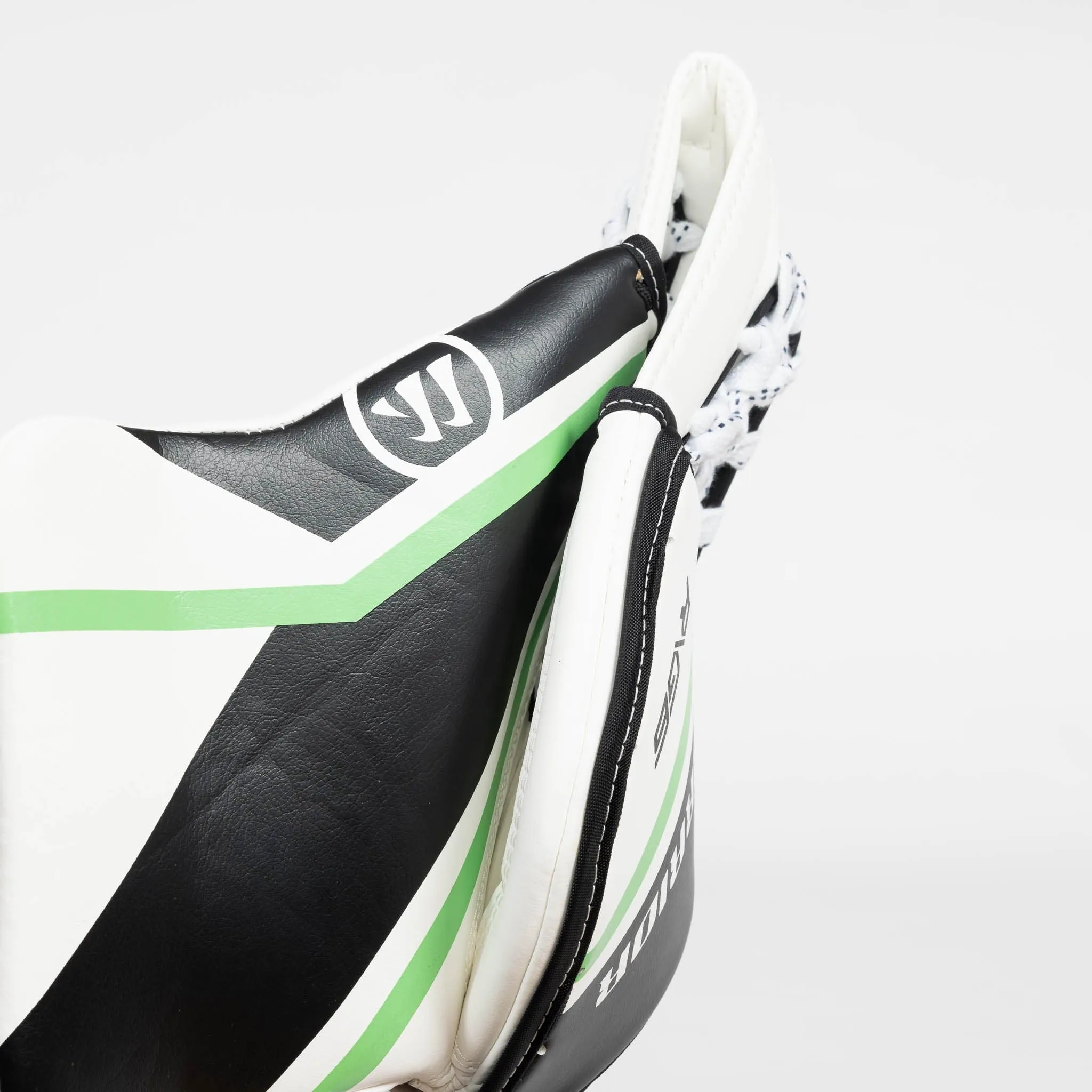 Warrior Ritual G6 E  Youth Goalie Catcher