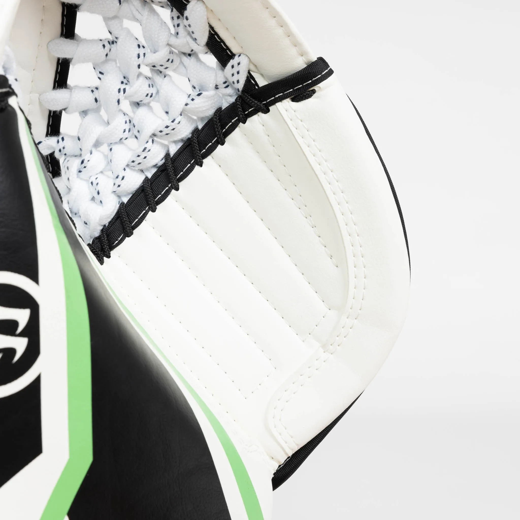 Warrior Ritual G6 E  Youth Goalie Catcher