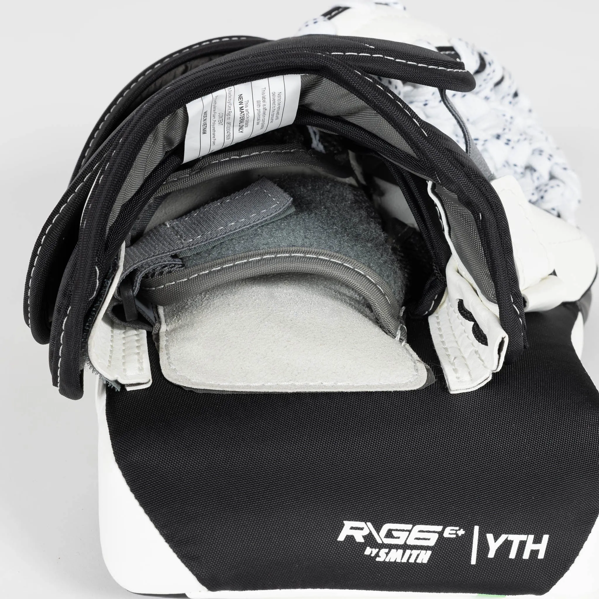 Warrior Ritual G6 E  Youth Goalie Catcher