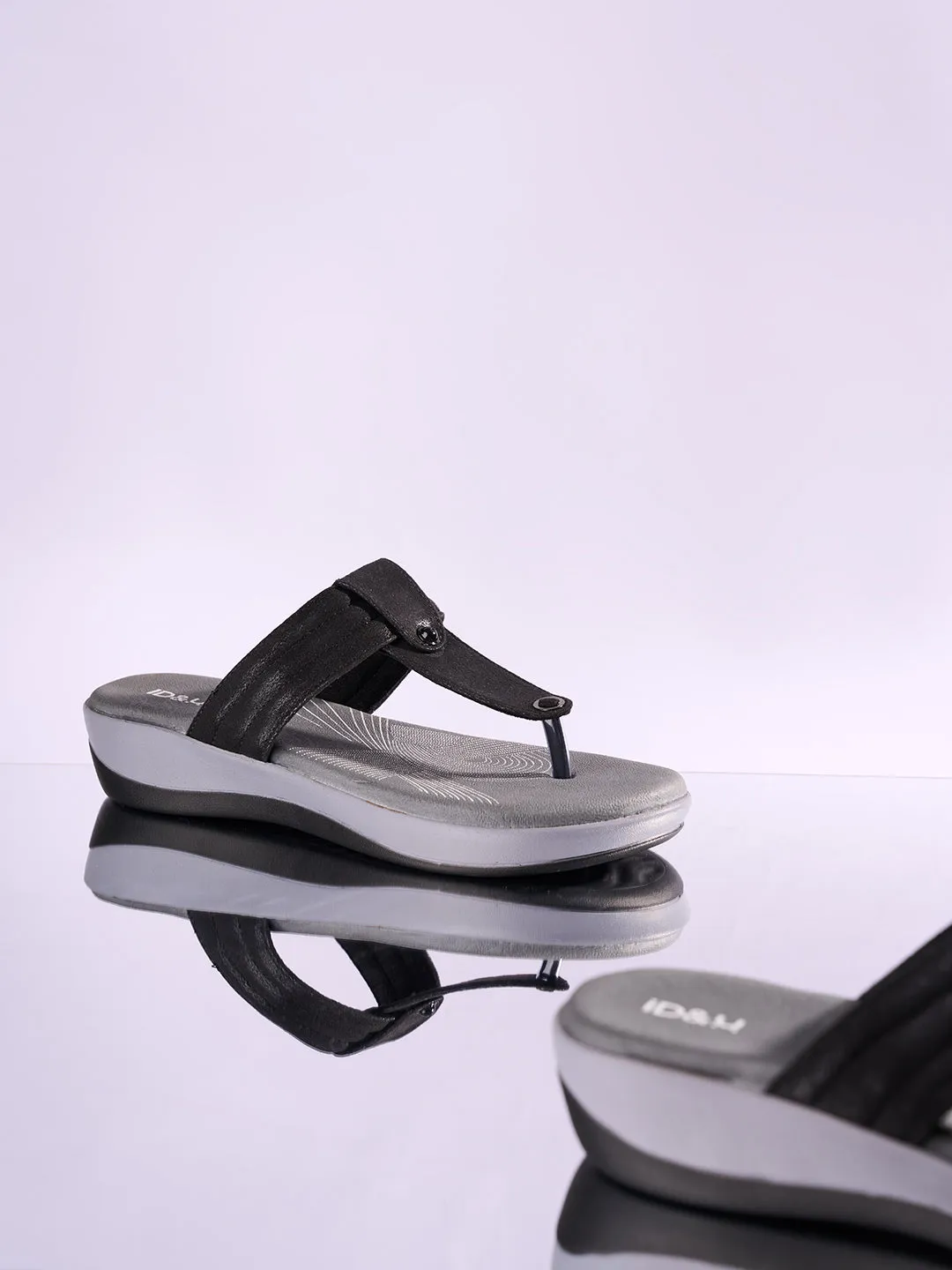 Women's Black Thong Sandals (IU6002)
